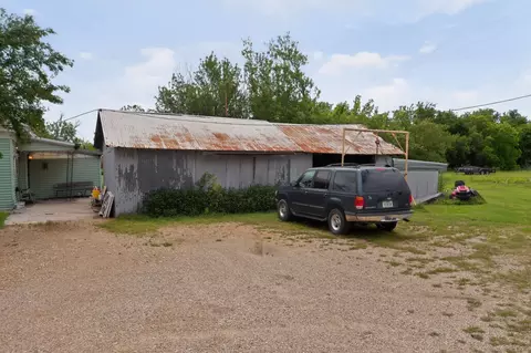 Exterior - 711 E Clark St, Bartlett, TX 76511 photo 4 of 4