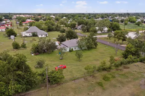 View/Area - 711 E Clark St, Bartlett, TX 76511 photo 3 of 13