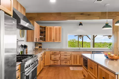 Kitchen - 4530 Fm 86, Luling, TX 78648 photo 4 of 4
