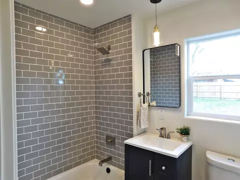 Bath - 205 E Train St, Ellinger, TX 78938 photo 3 of 3