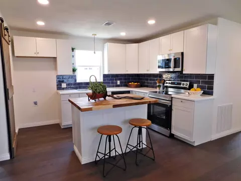 Kitchen - 205 E Train St, Ellinger, TX 78938 photo 5 of 6