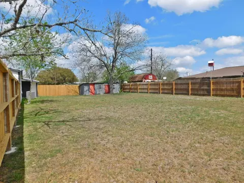 Exterior - 205 E Train St, Ellinger, TX 78938 photo 5 of 9