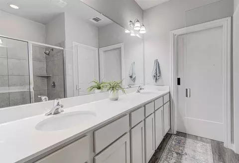 Bath - 3813 Birdwatch Loop, Pflugerville, TX 78660 photo 3 of 3