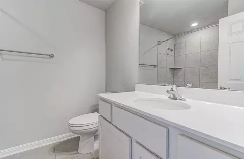 Bath - 3813 Birdwatch Loop, Pflugerville, TX 78660 photo 2 of 3