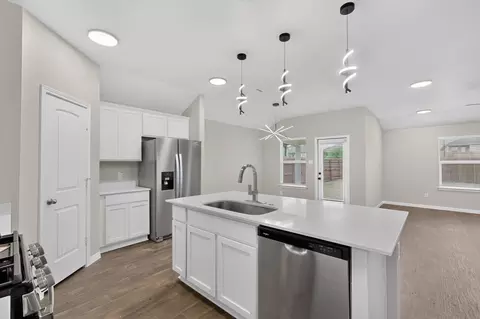 Kitchen - 315 Gladiola Loop, Kyle, TX 78640 photo 4 of 5