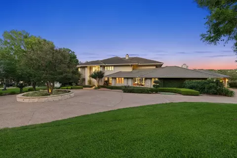 5 Championship Dr, The Hills, TX 78738