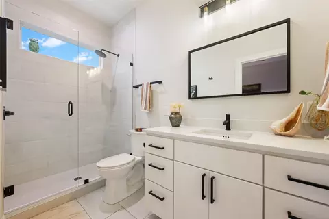 2108 Rosewood Ave #B, Austin, TX 78702