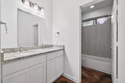 Bath - 2204 E 13th St #A, Austin, TX 78702 photo 3 of 3