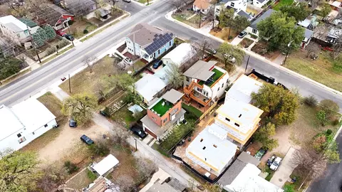 View/Area - 2204 E 13th St #A, Austin, TX 78702 photo 4 of 5