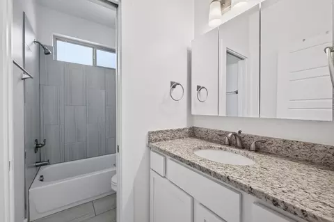 Bath - 2204 E 13th St #A, Austin, TX 78702 photo 2 of 3