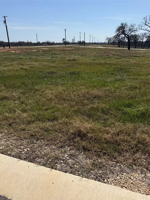 109 Sonoma Dr, Elgin, TX 78621 photo 5