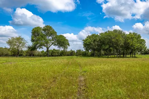 2112 Baca Loop, Flatonia, TX 78941 photo 8