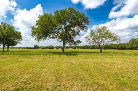 2112 Baca Loop, Flatonia, TX 78941 photo 5