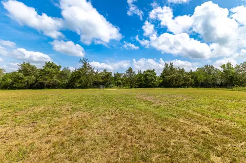 2112 Baca Loop, Flatonia, TX 78941 photo 4