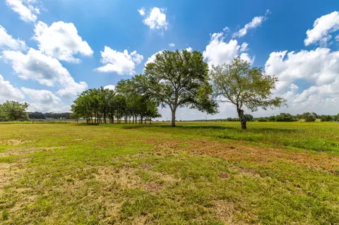 2112 Baca Loop, Flatonia, TX 78941 photo 17