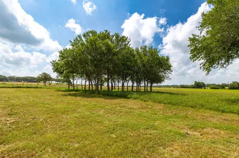 2112 Baca Loop, Flatonia, TX 78941 photo 6