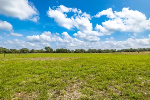 2112 Baca Loop, Flatonia, TX 78941 photo 9