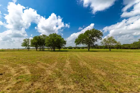 2112 Baca Loop, Flatonia, TX 78941 photo 3