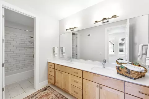 Bath - 4209 Elevator Dr, Austin, TX 78731 photo 4 of 4