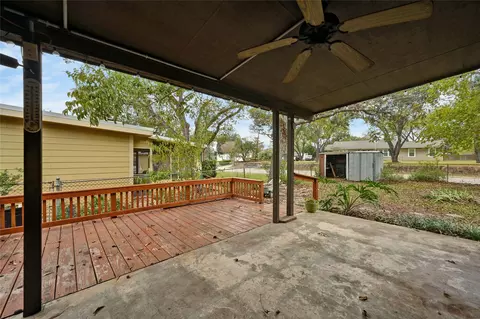 Exterior - 102 Rivercrest St, Luling, TX 78648 photo 3 of 4