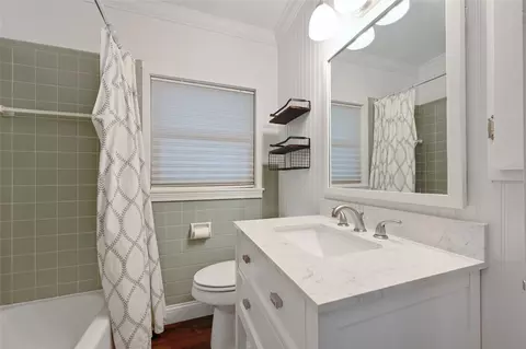 Bath - 102 Rivercrest St, Luling, TX 78648 photo 4 of 5