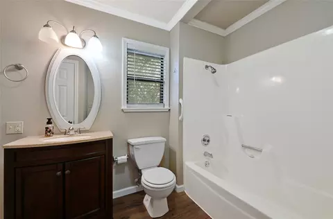 Bath - 102 Rivercrest St, Luling, TX 78648 photo 5 of 5