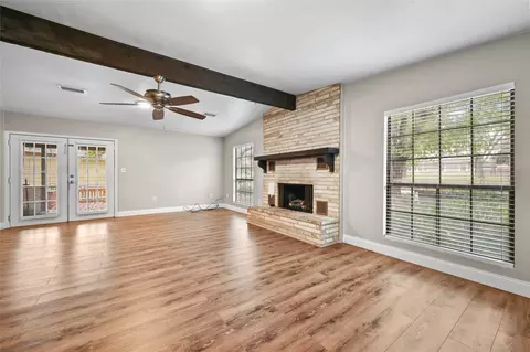 Living - 102 Rivercrest St, Luling, TX 78648 photo 4 of 7
