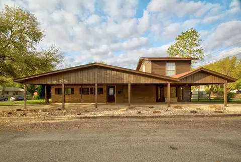 102 Rivercrest St, Luling, TX 78648