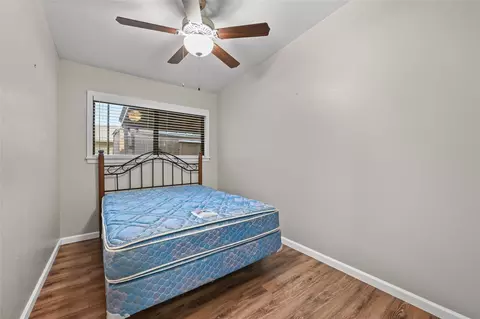 Bedroom - 102 Rivercrest St, Luling, TX 78648 photo 6 of 6