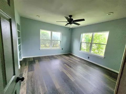 123 E Davis St, Luling, TX 78648 photo 8