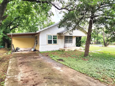 123 E Davis St, Luling, TX 78648 photo 3