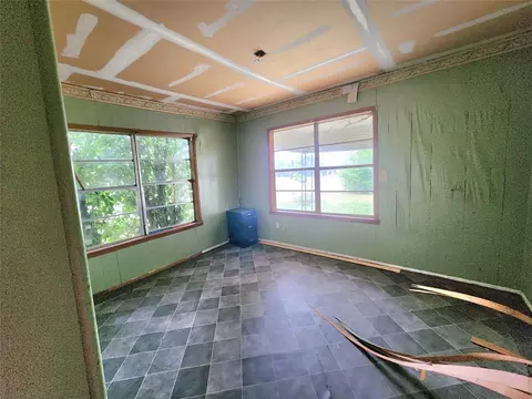 123 E Davis St, Luling, TX 78648 photo 10