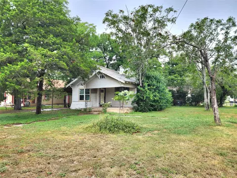123 E Davis St, Luling, TX 78648 photo 5