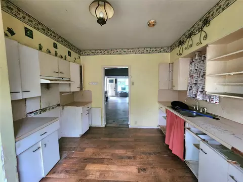 123 E Davis St, Luling, TX 78648 photo 13