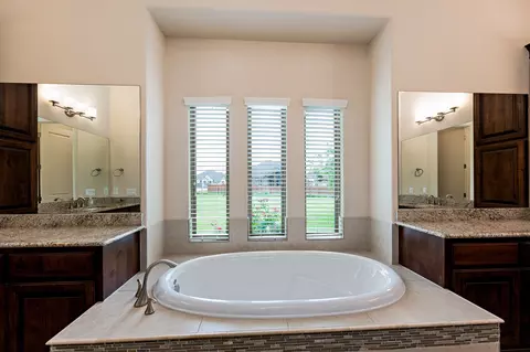Bath - 135 Gabriel Vis E, Georgetown, TX 78633 photo 1 of 7