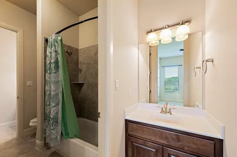 Bath - 135 Gabriel Vis E, Georgetown, TX 78633 photo 5 of 7