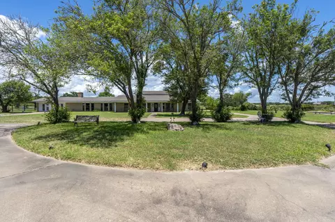 3345 E Austin St, Giddings, TX 78942