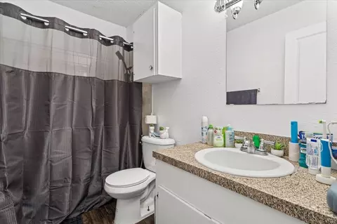 Bath - 2808 Whitis Ave #C304, Austin, TX 78705 photo 1 of 1