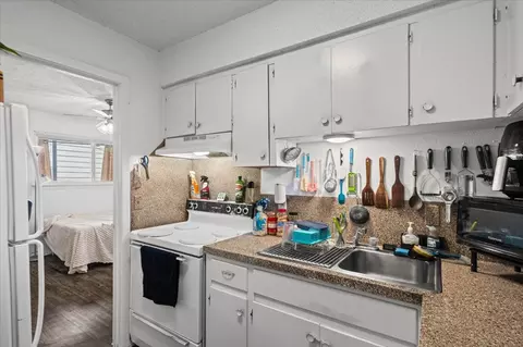 Kitchen - 2808 Whitis Ave #C304, Austin, TX 78705 photo 3 of 4