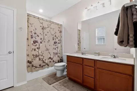 Bath - 213 Jarbridge Dr, Kyle, TX 78640 photo 1 of 2