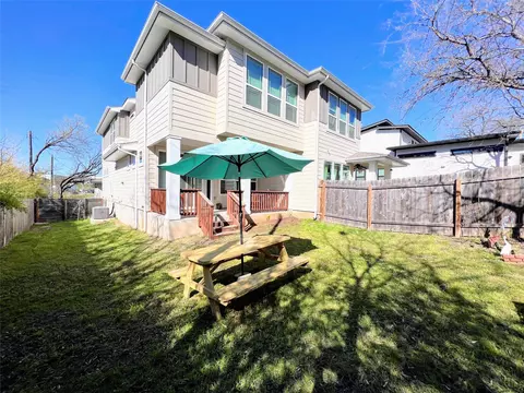 807 E 16th St #B, Austin, TX 78702