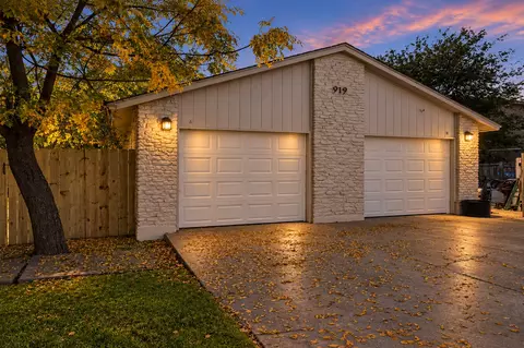 919 Fieldwood Dr, Austin, TX 78758
