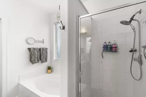 Bath - 454 Fall Cir, Kyle, TX 78640 photo 4 of 6