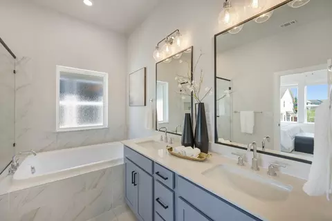 Bath - 5610 Forks Rd, Austin, TX 78747 photo 2 of 3