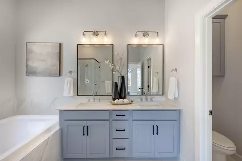 Bath - 5610 Forks Rd, Austin, TX 78747 photo 1 of 3