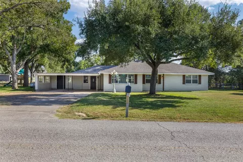 1906 Gun And Rod Rd, Brenham, TX 77833