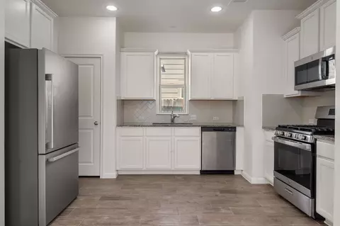 Kitchen - 2805 Seneca Path #31, Leander, TX 78641 photo 3 of 3
