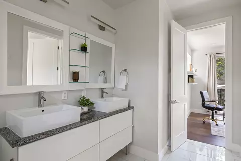 Bath - 1604 Haskell St #2, Austin, TX 78702 photo 5 of 5