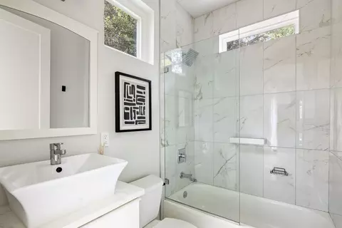 Bath - 1604 Haskell St #2, Austin, TX 78702 photo 1 of 5
