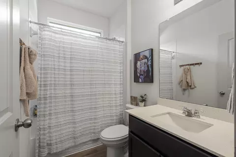 Bath - 185 Struss Dr, Georgetown, TX 78626 photo 3 of 3